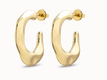 Uno de 50 18K Gold-Plated Flattened Banana Shaped Earrings